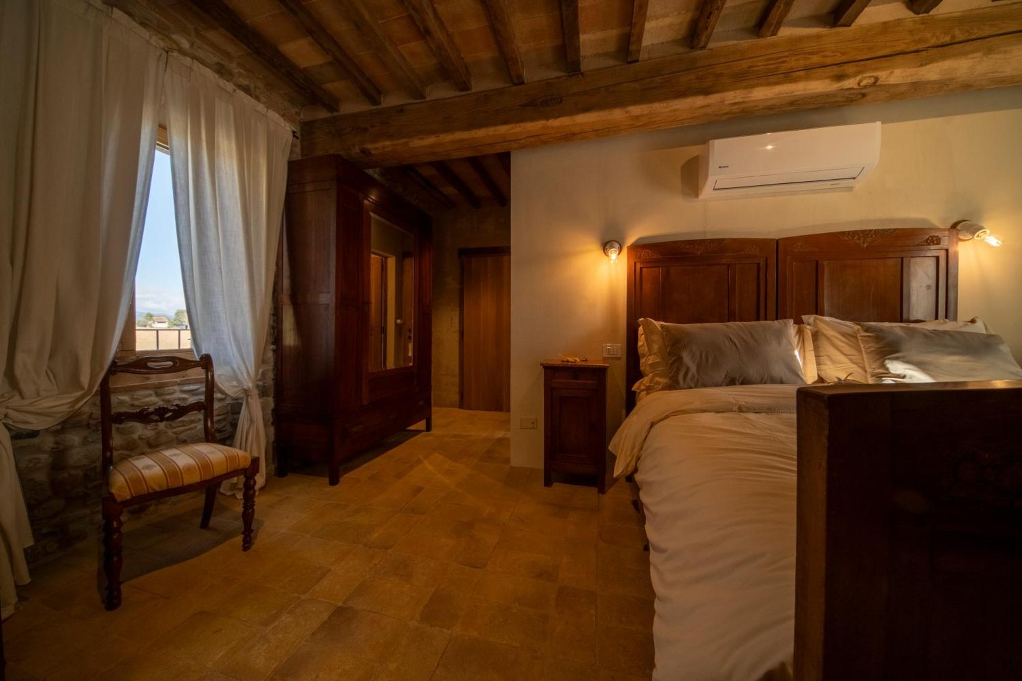 Agriturismo Podere Tovari 앙기아리 외부 사진