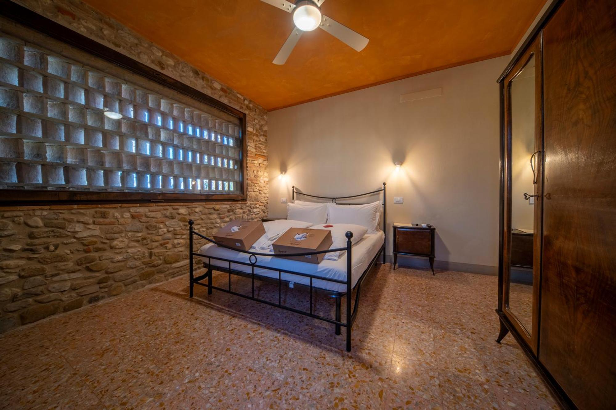 Agriturismo Podere Tovari 앙기아리 외부 사진