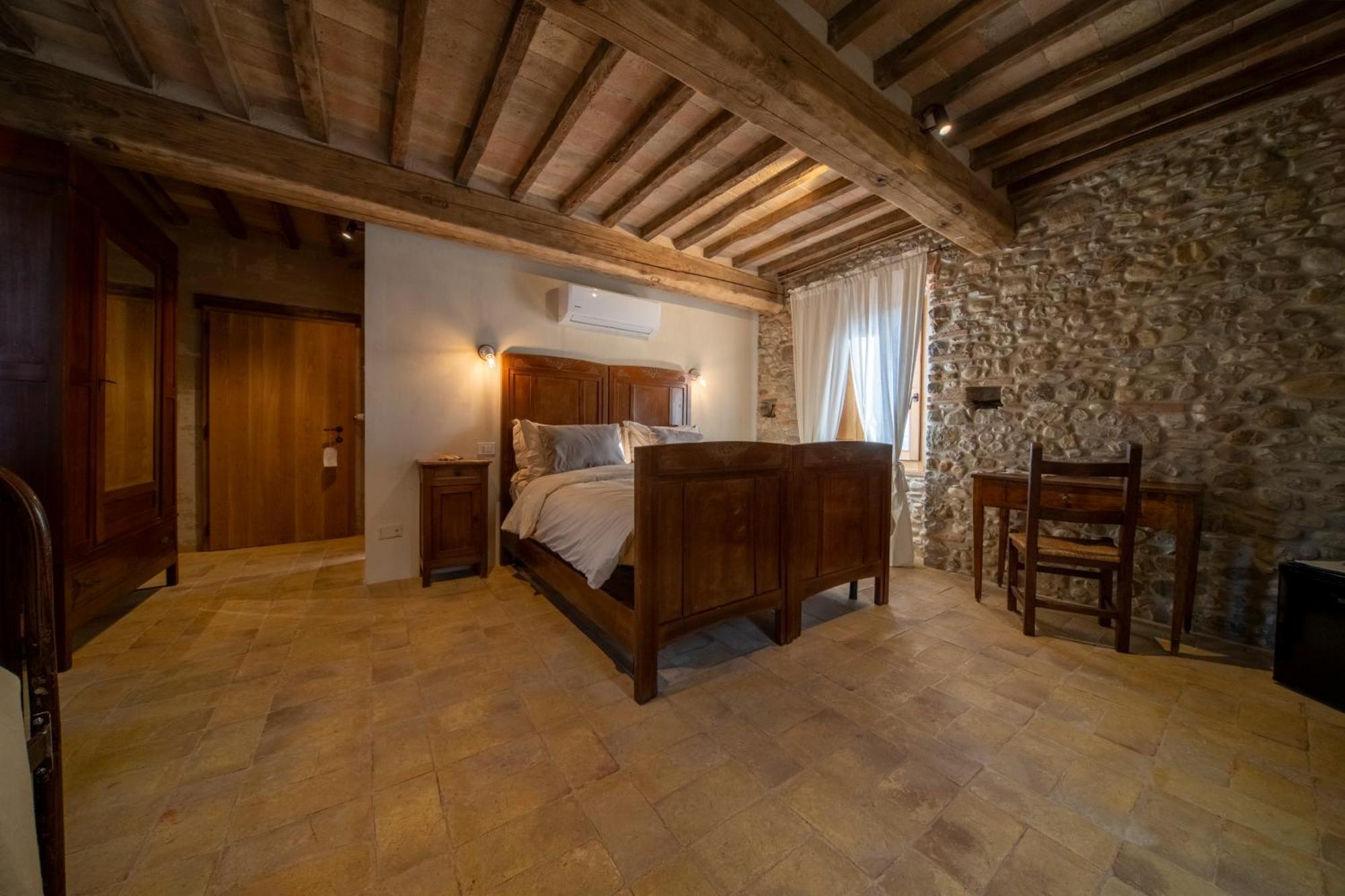 Agriturismo Podere Tovari 앙기아리 외부 사진
