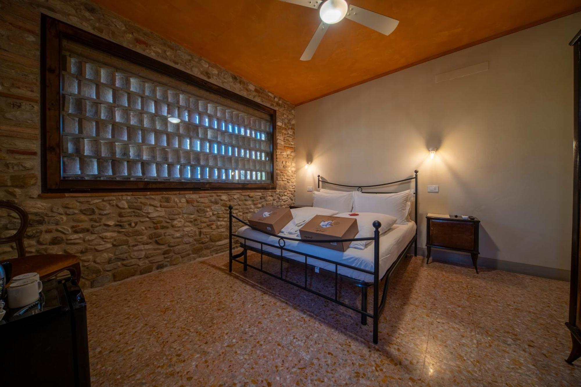 Agriturismo Podere Tovari 앙기아리 외부 사진