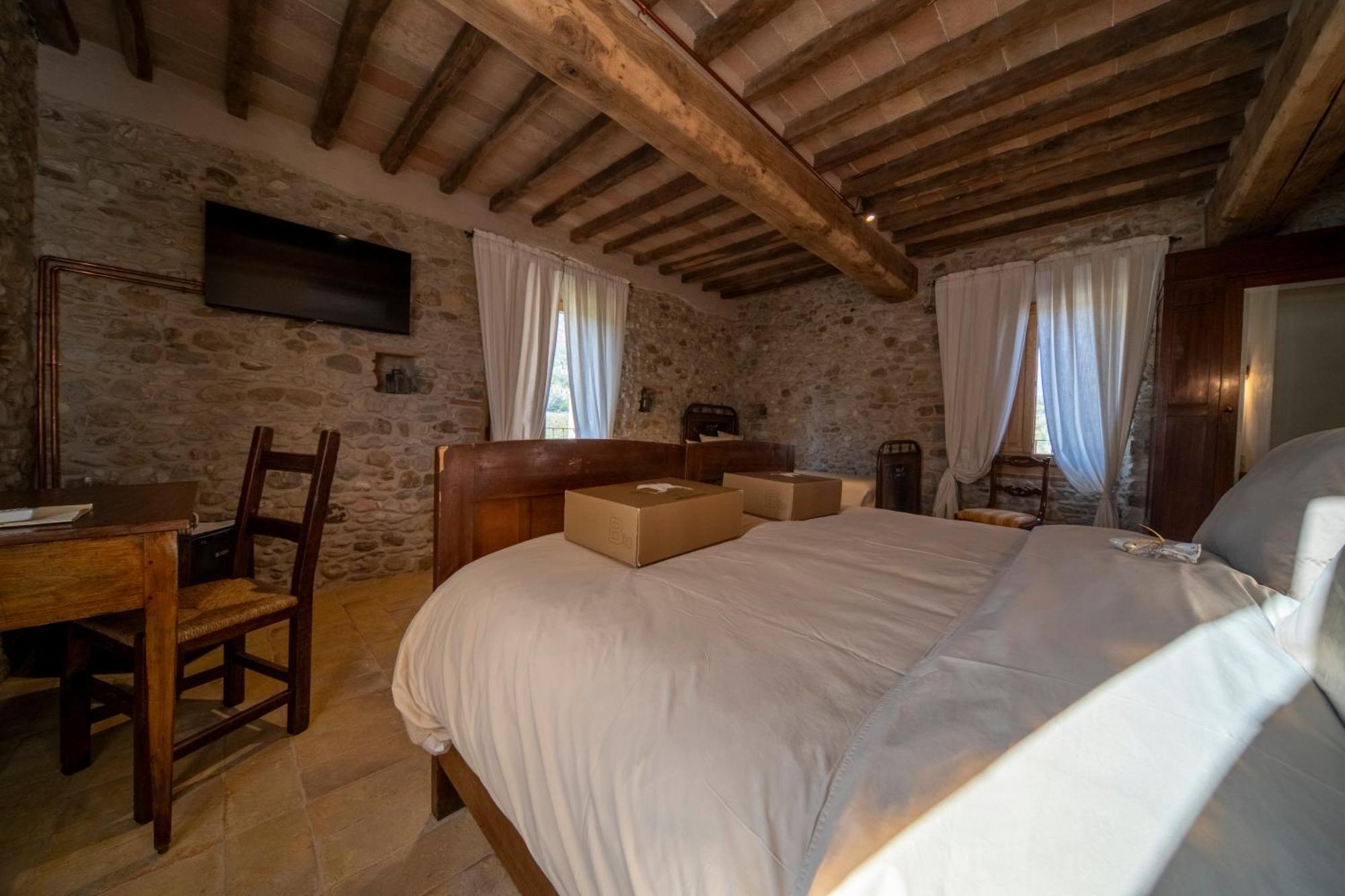 Agriturismo Podere Tovari 앙기아리 외부 사진