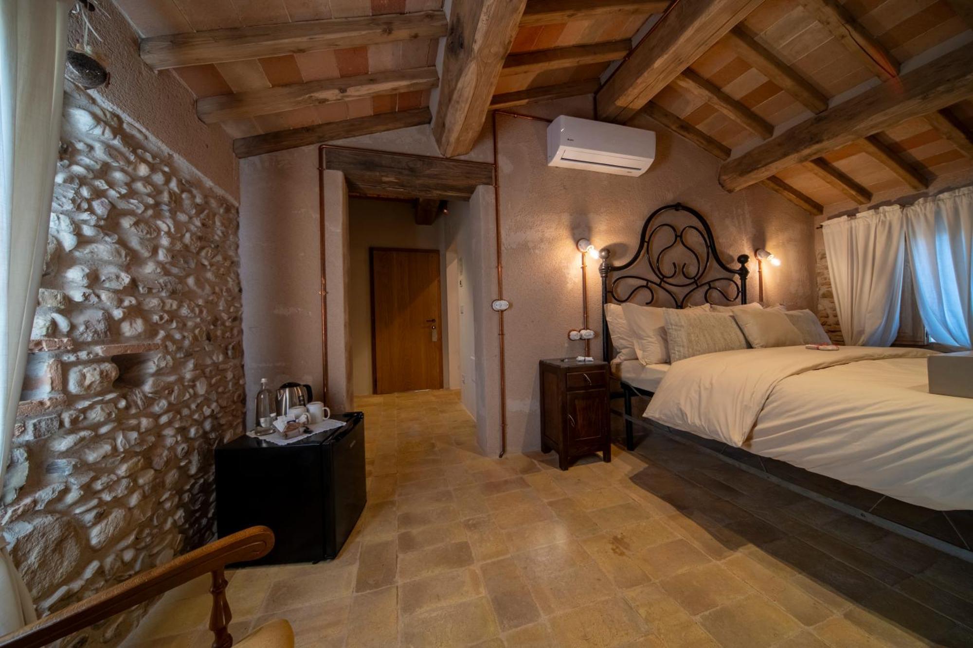 Agriturismo Podere Tovari 앙기아리 외부 사진