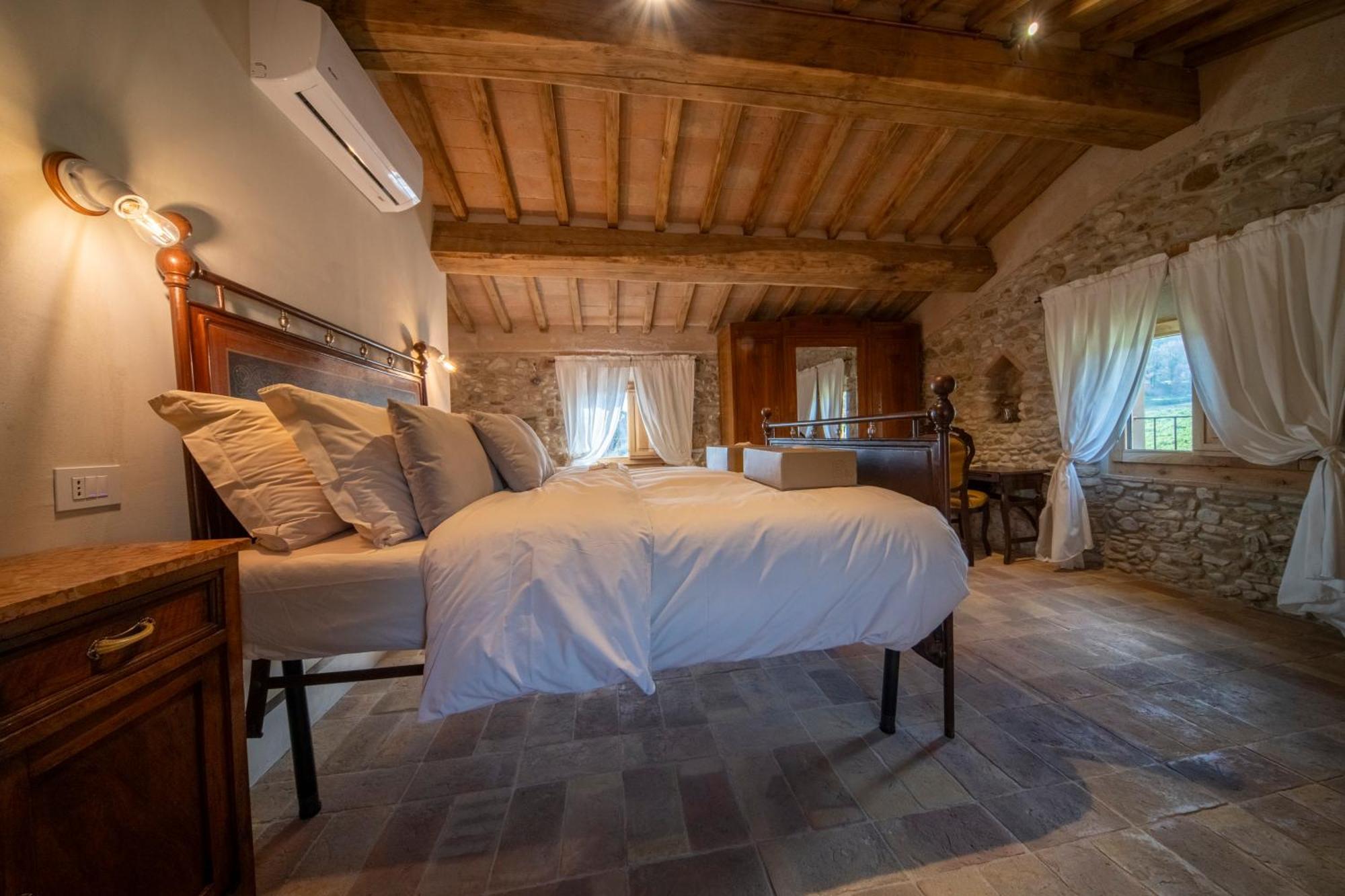 Agriturismo Podere Tovari 앙기아리 외부 사진