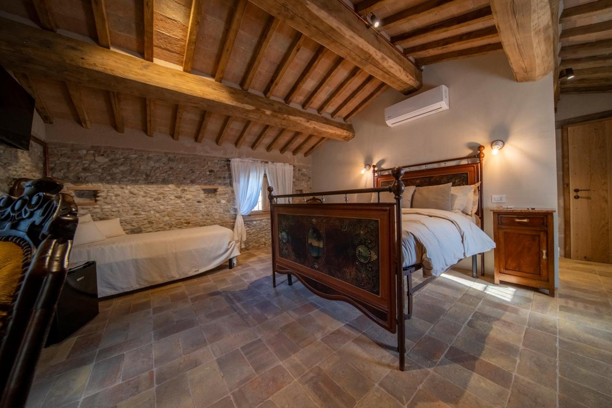 Agriturismo Podere Tovari 앙기아리 외부 사진