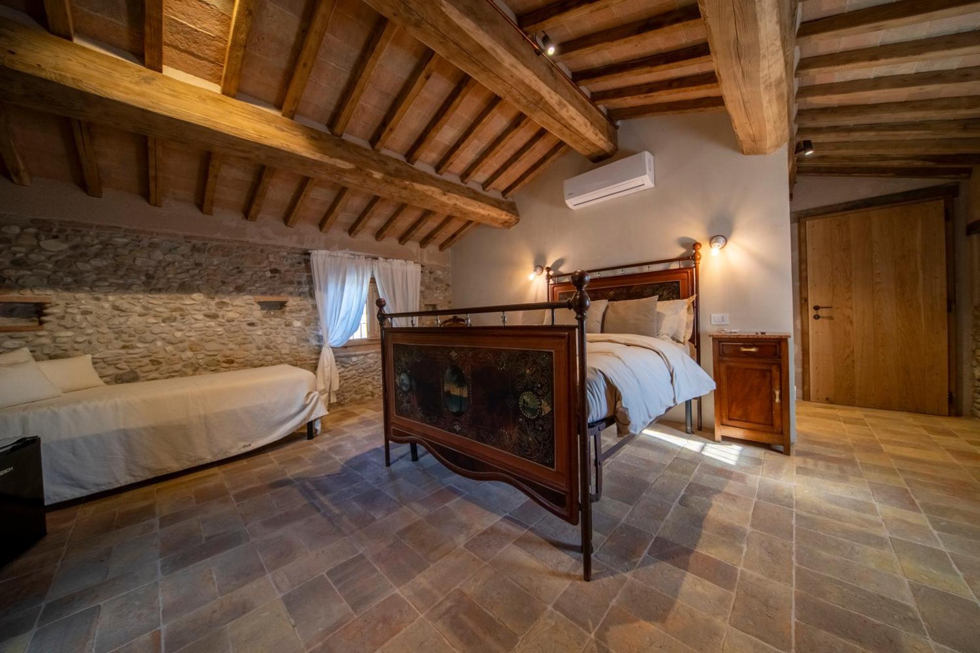 Agriturismo Podere Tovari 앙기아리 외부 사진