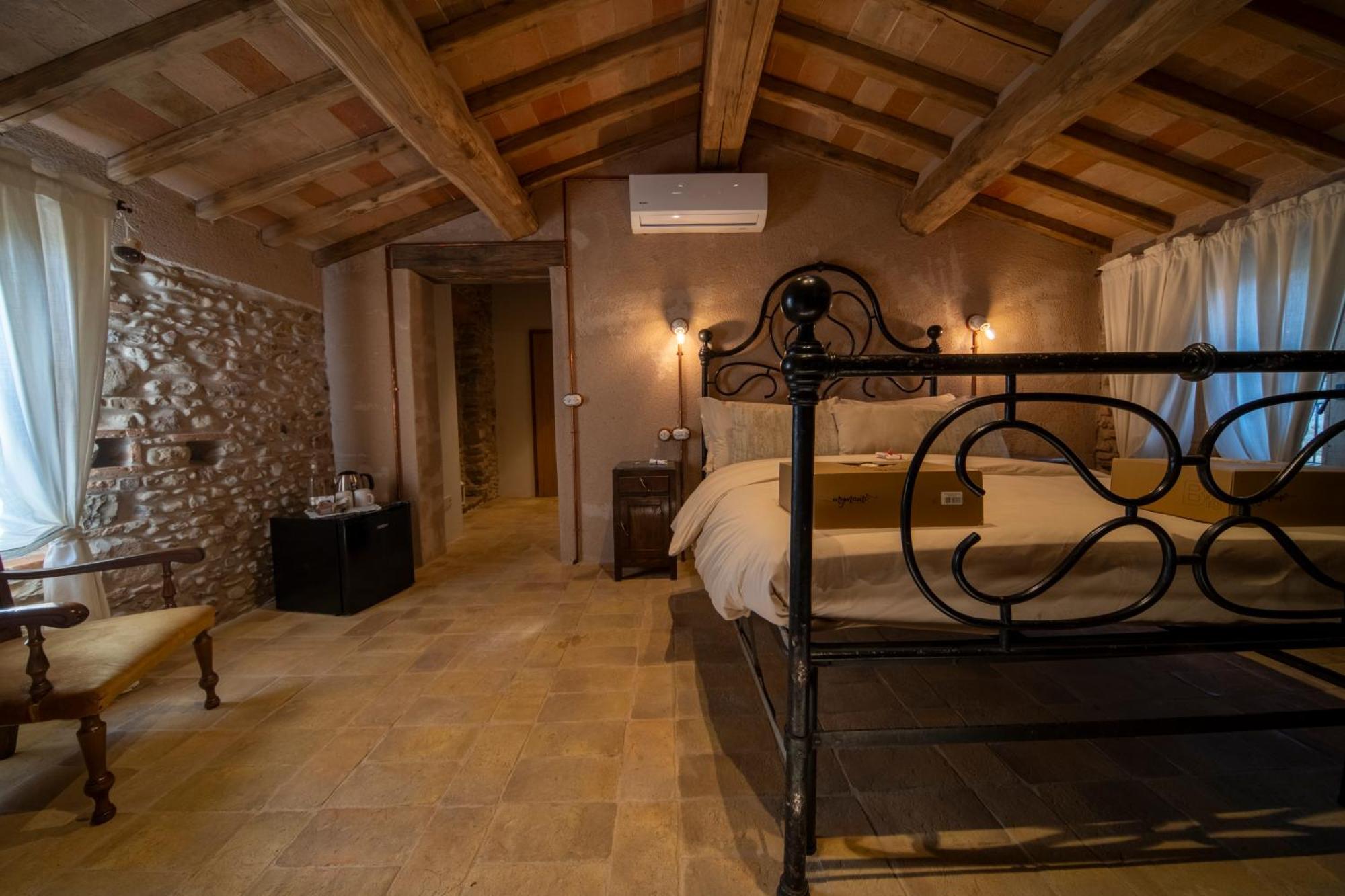 Agriturismo Podere Tovari 앙기아리 외부 사진