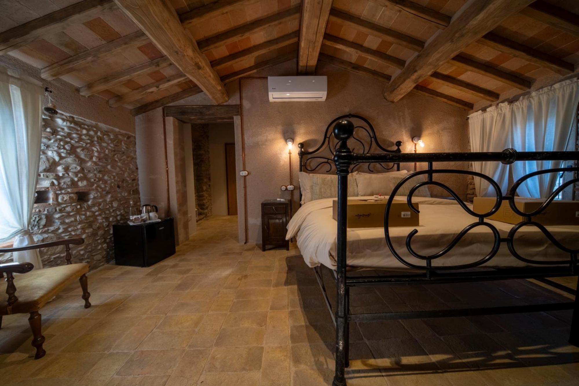 Agriturismo Podere Tovari 앙기아리 외부 사진