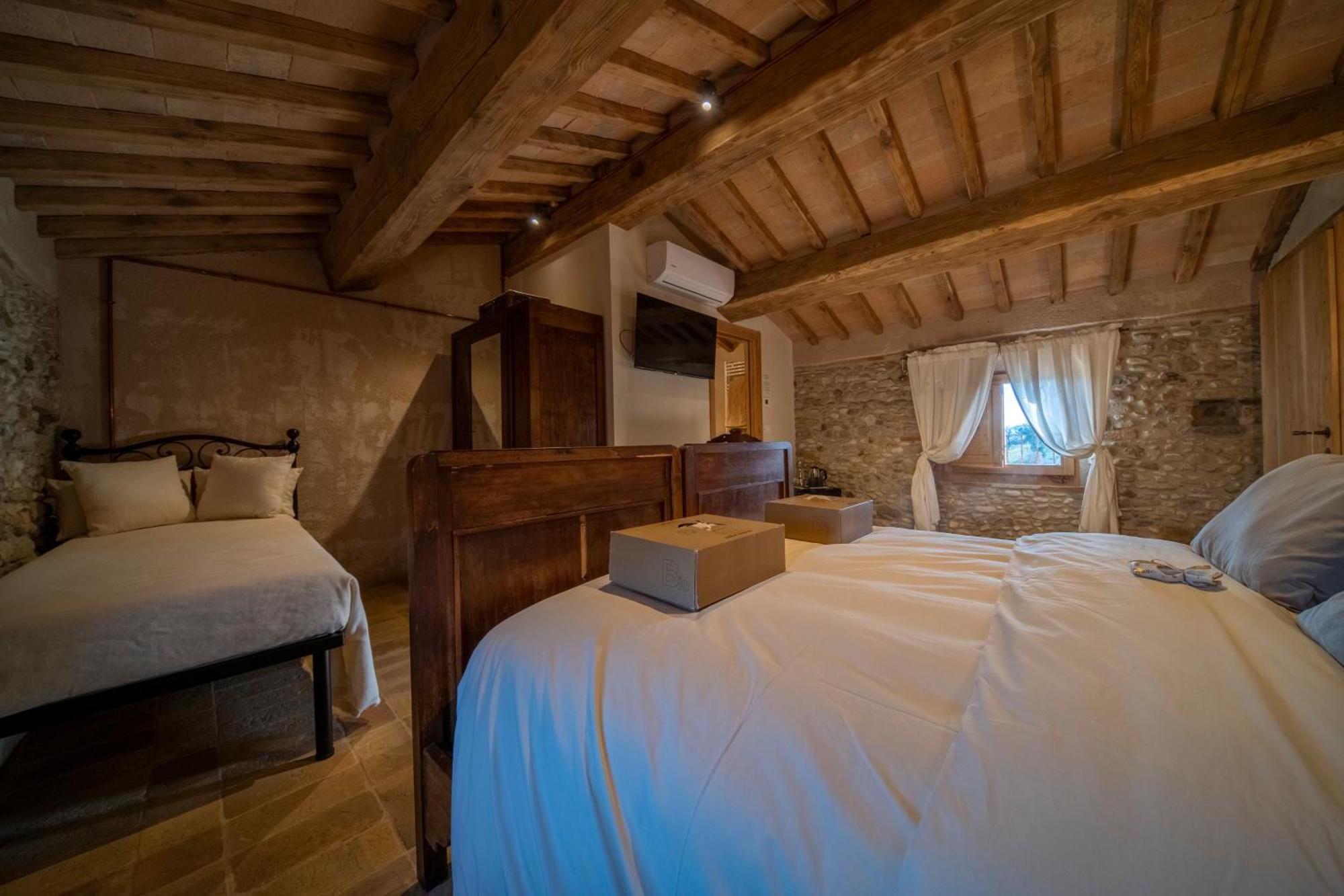 Agriturismo Podere Tovari 앙기아리 외부 사진