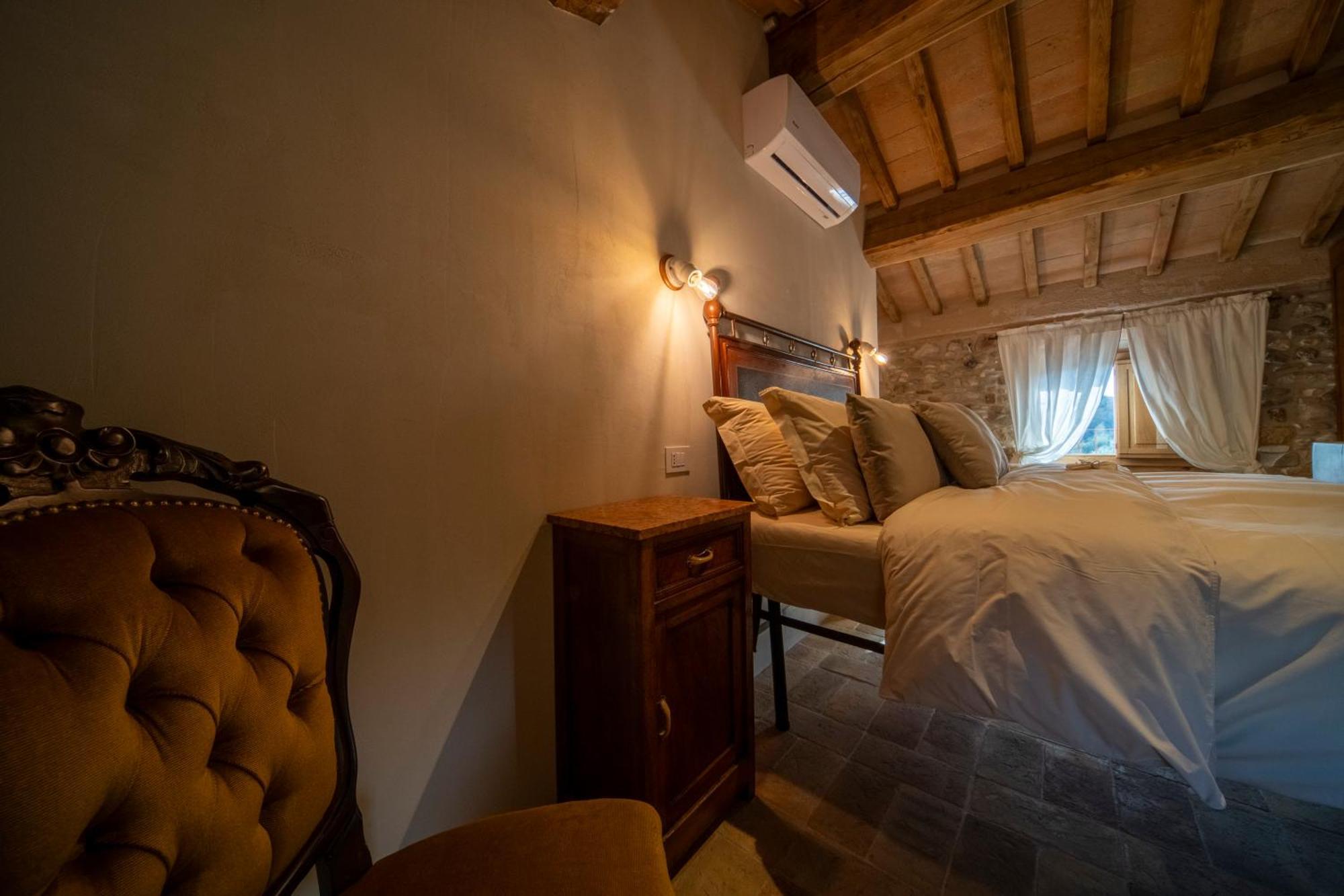 Agriturismo Podere Tovari 앙기아리 외부 사진