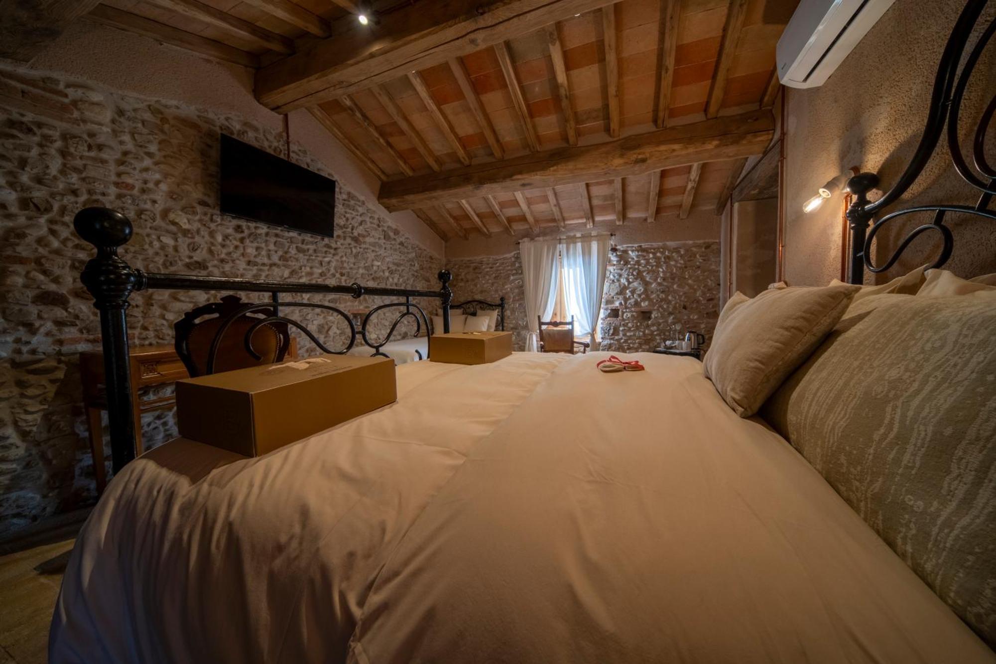 Agriturismo Podere Tovari 앙기아리 외부 사진
