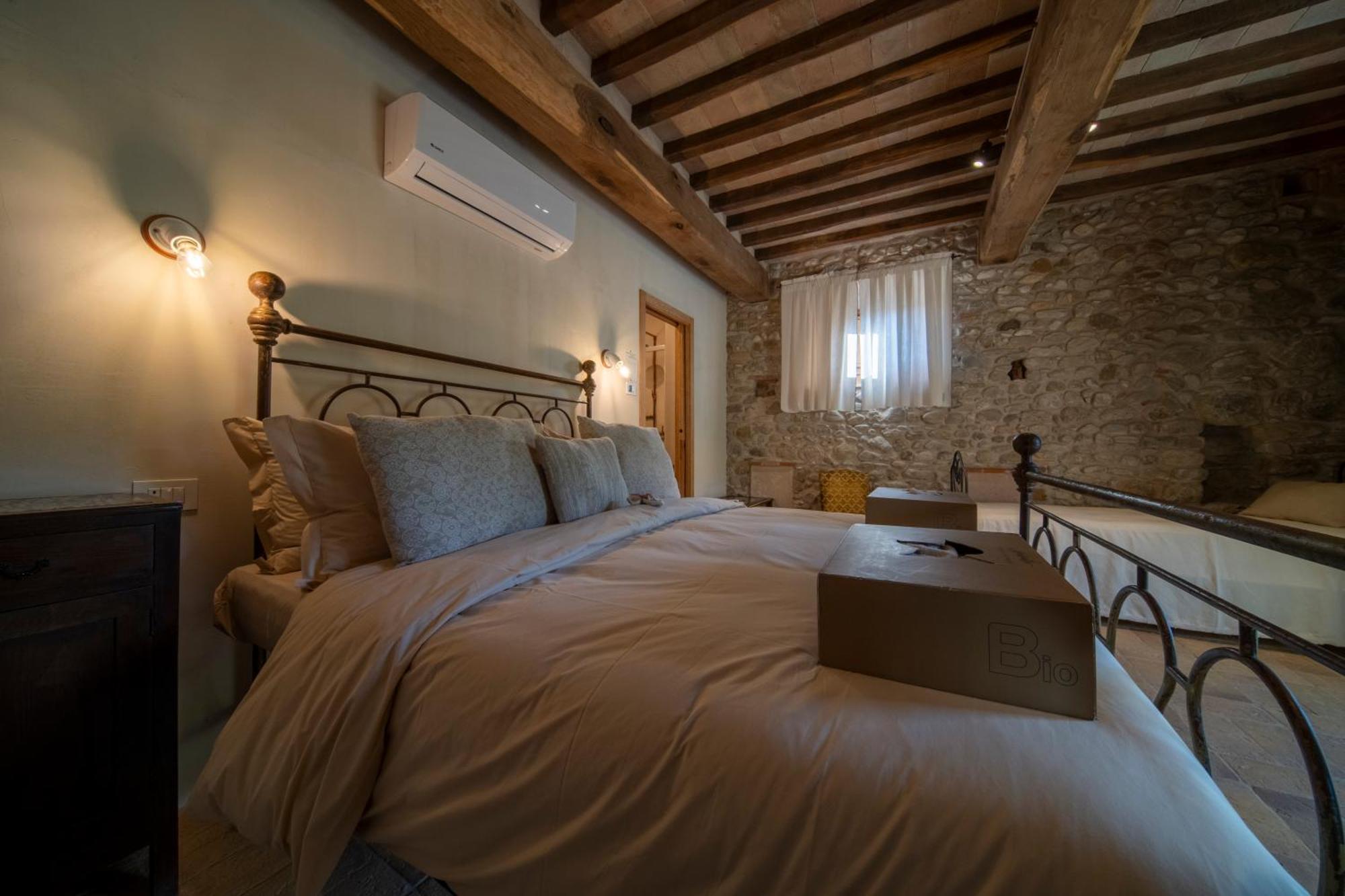 Agriturismo Podere Tovari 앙기아리 외부 사진
