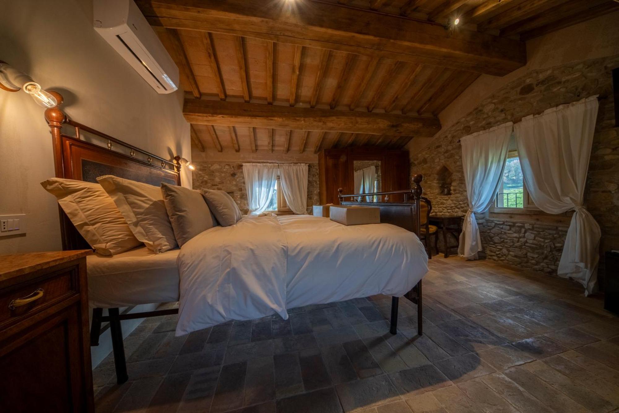 Agriturismo Podere Tovari 앙기아리 외부 사진