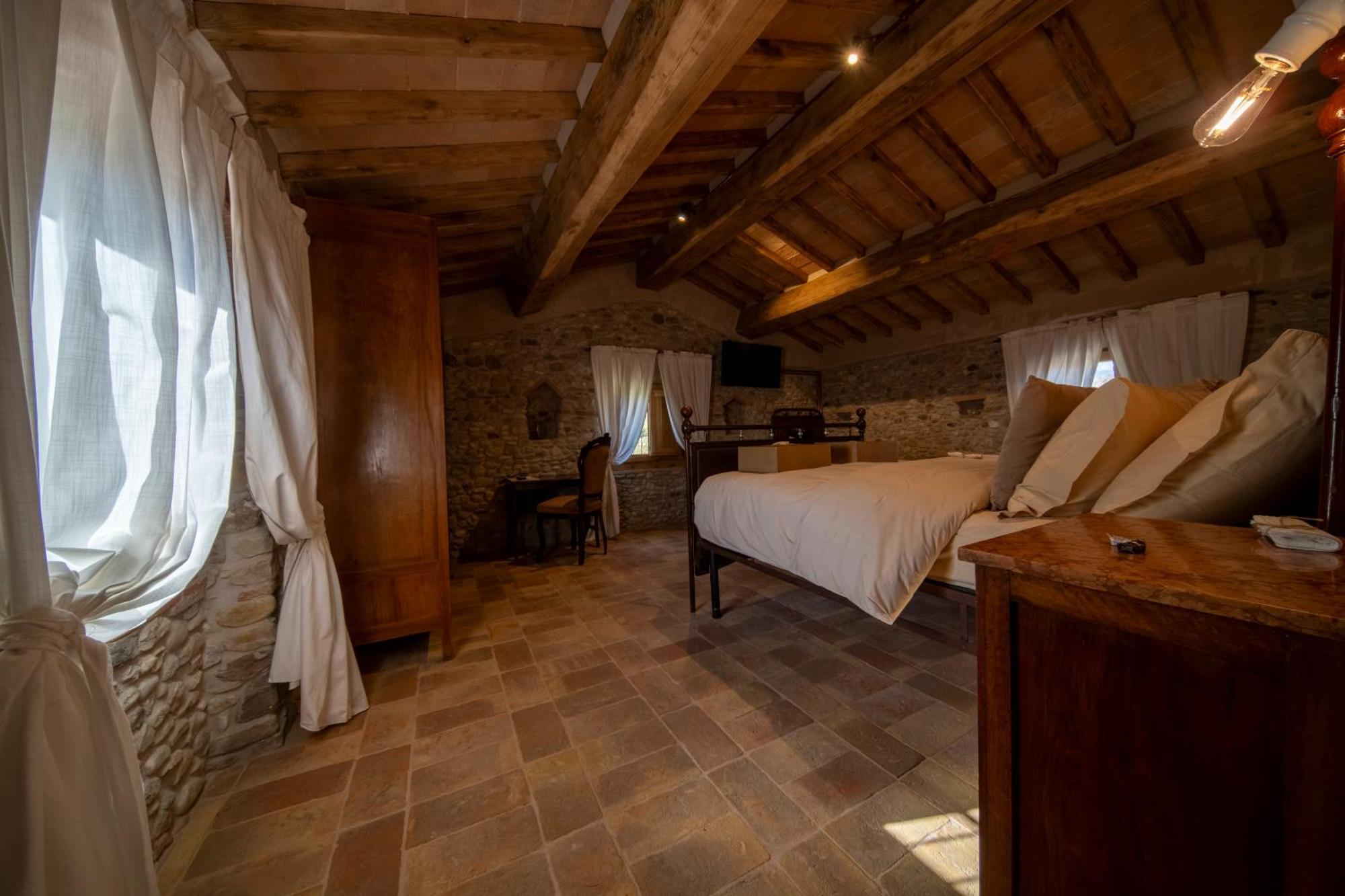 Agriturismo Podere Tovari 앙기아리 외부 사진