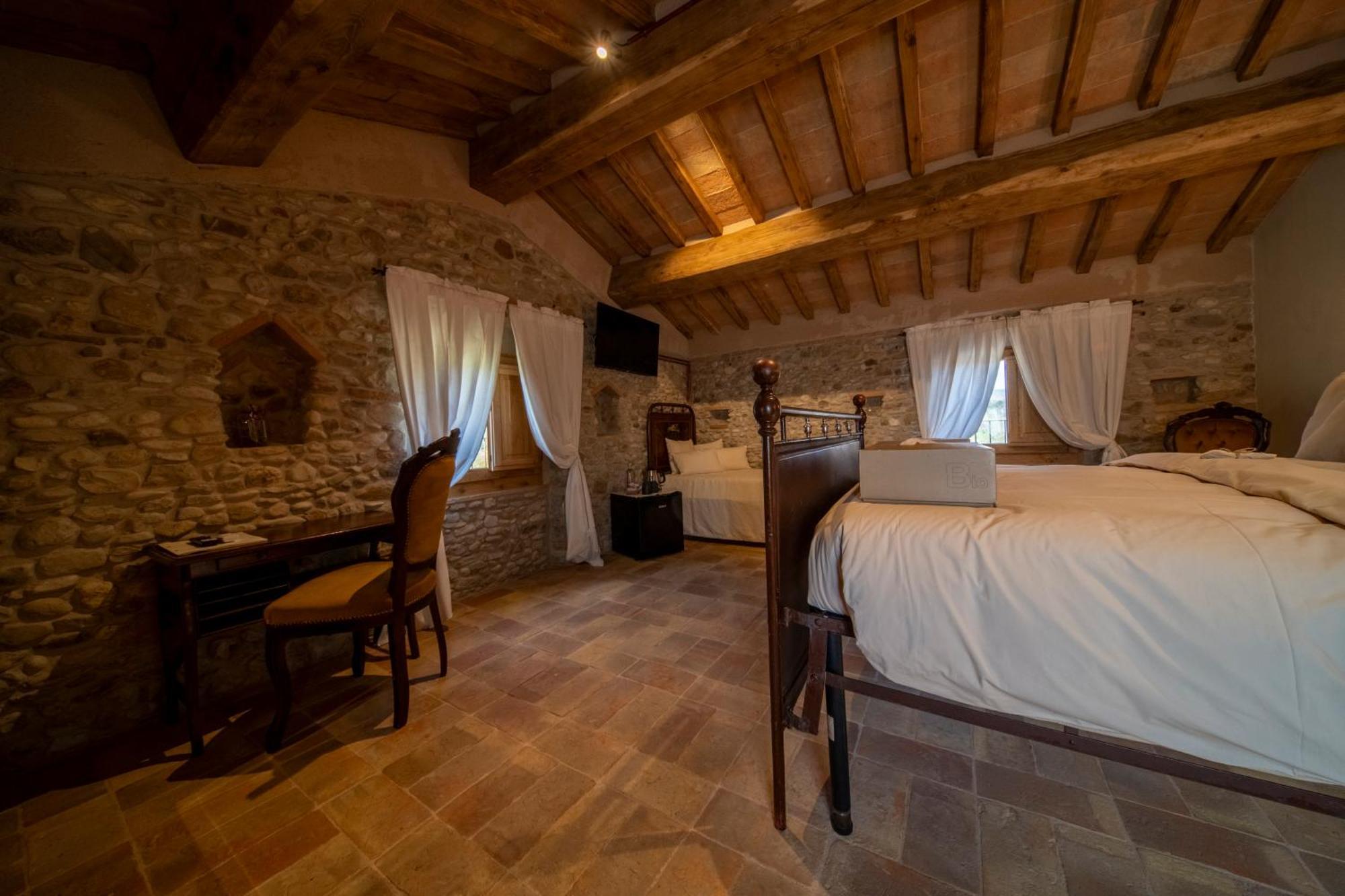 Agriturismo Podere Tovari 앙기아리 외부 사진
