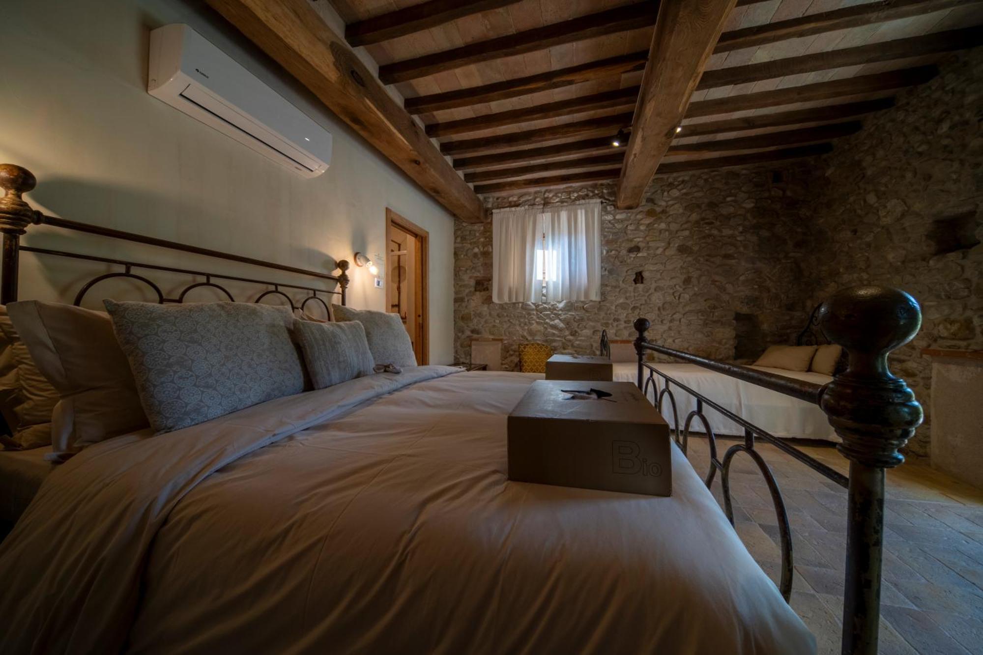 Agriturismo Podere Tovari 앙기아리 외부 사진
