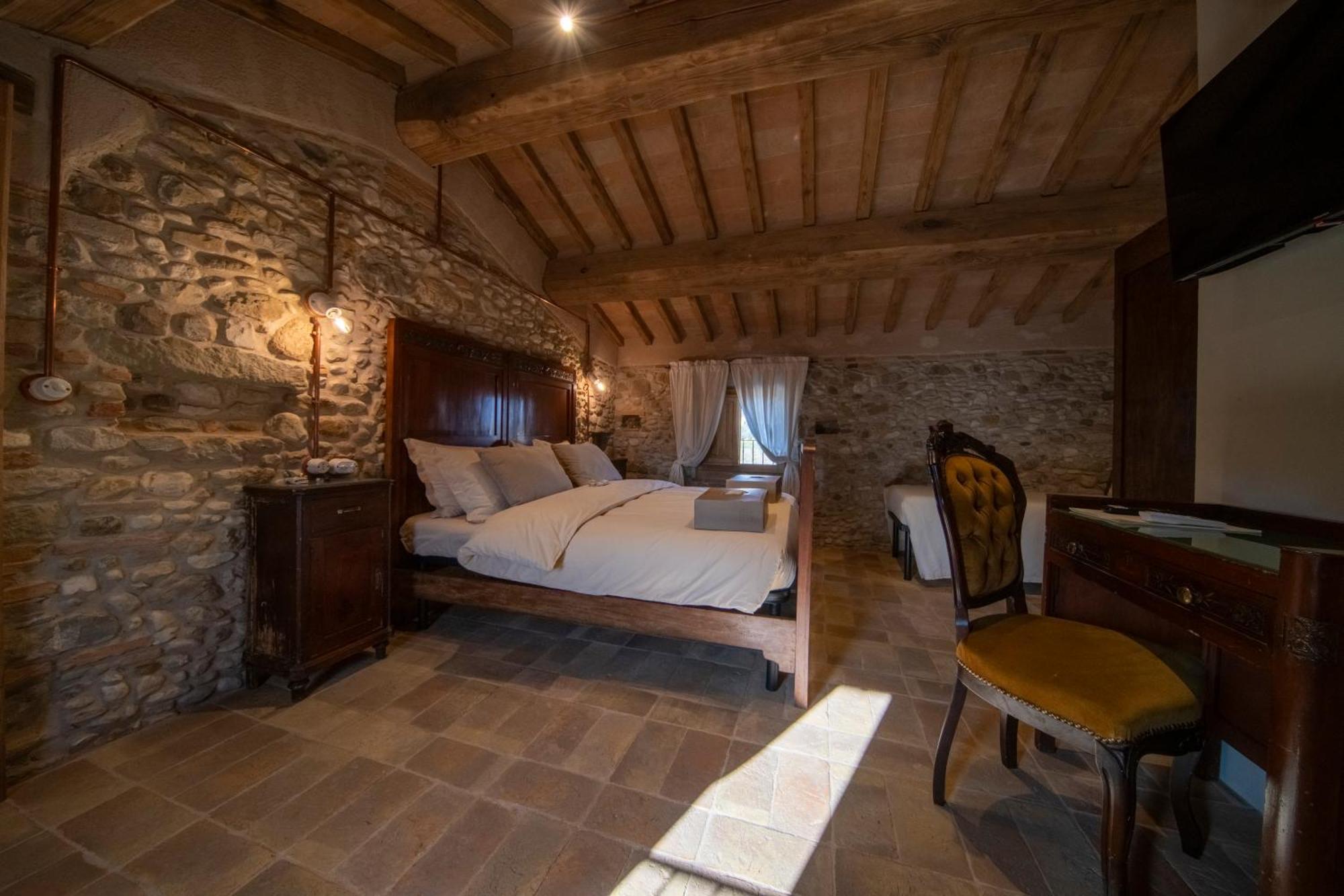 Agriturismo Podere Tovari 앙기아리 외부 사진