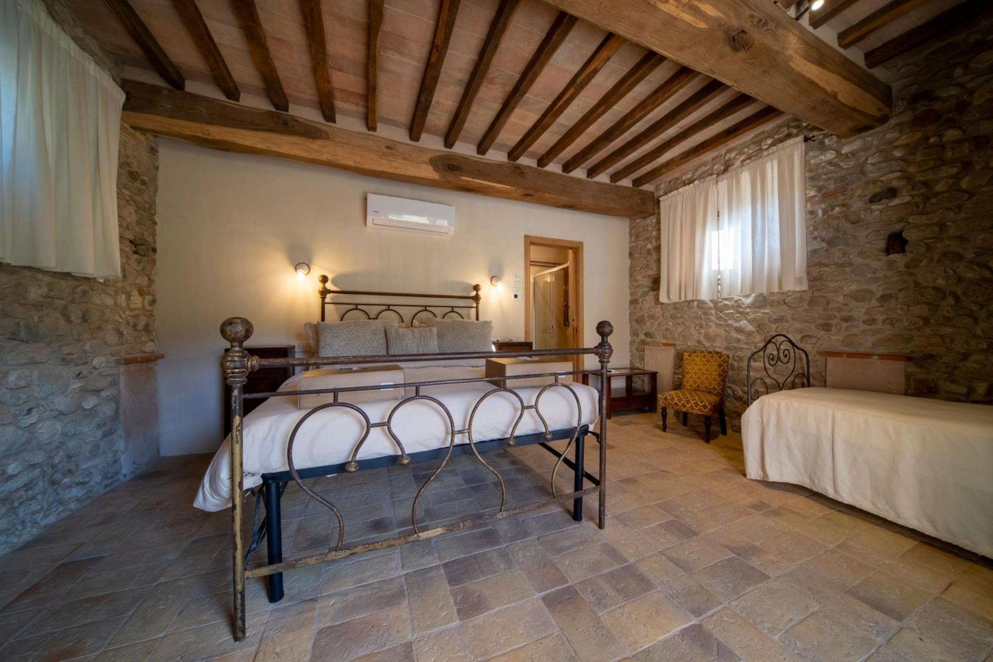 Agriturismo Podere Tovari 앙기아리 외부 사진