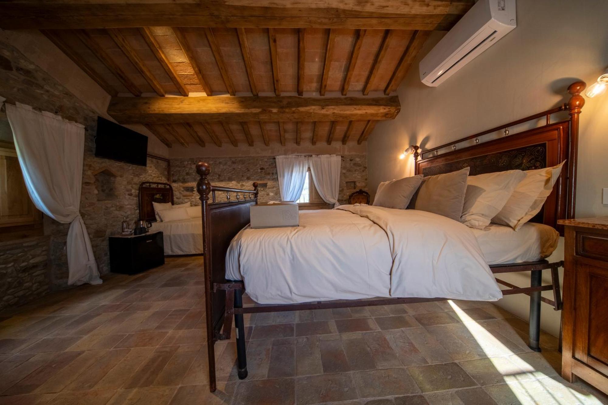 Agriturismo Podere Tovari 앙기아리 외부 사진