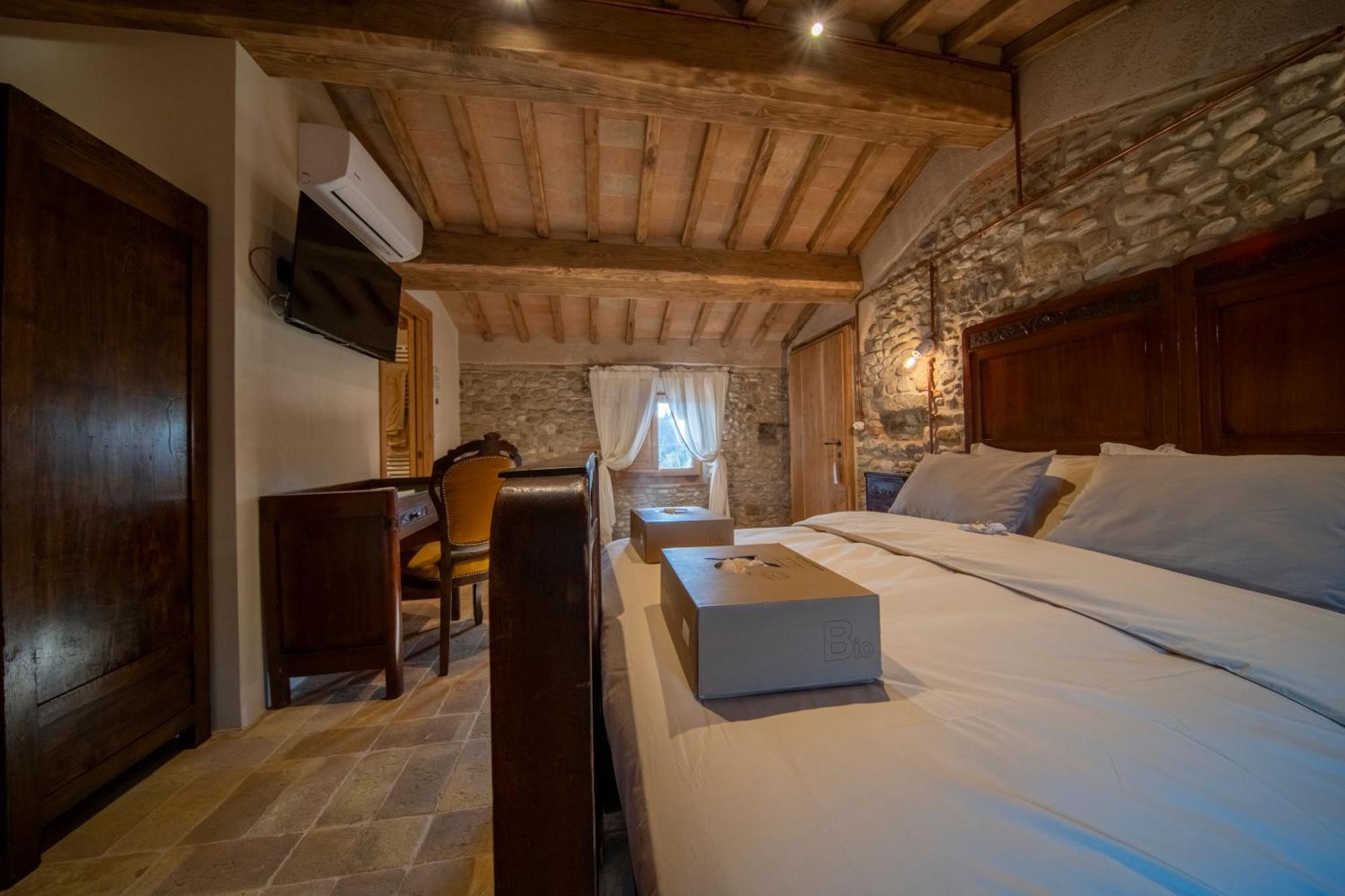 Agriturismo Podere Tovari 앙기아리 외부 사진