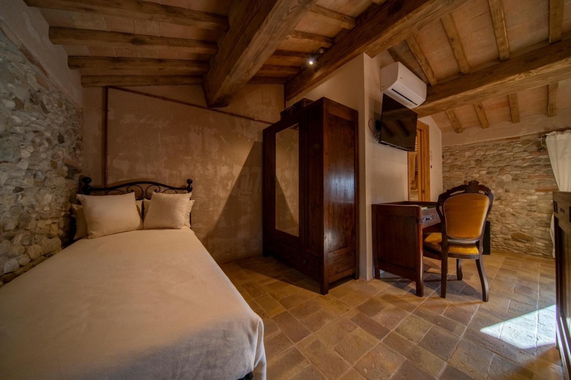 Agriturismo Podere Tovari 앙기아리 외부 사진