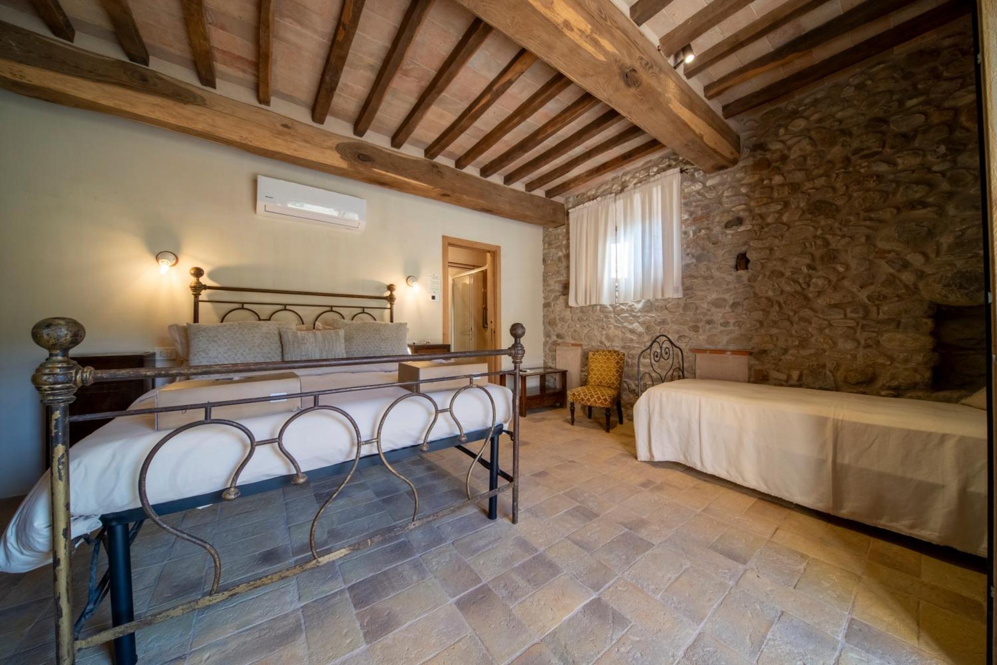 Agriturismo Podere Tovari 앙기아리 외부 사진
